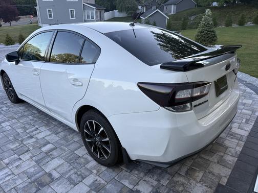 White 2017 Subaru Impreza 2.0i