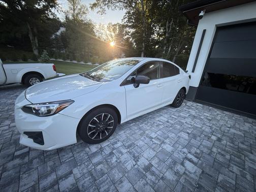 White 2017 Subaru Impreza 2.0i