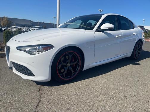 White 2019 Alfa Romeo Giulia Ti