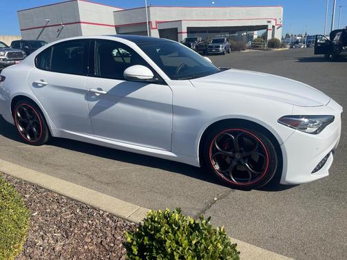 White 2019 Alfa Romeo Giulia Ti