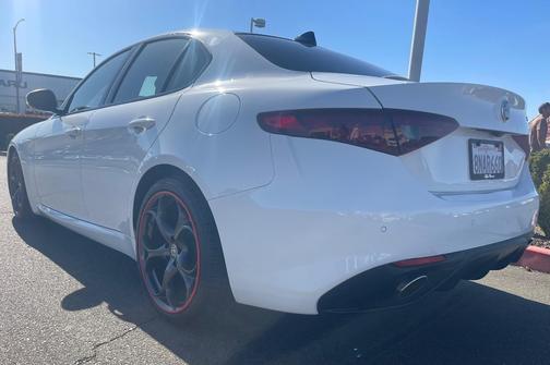 White 2019 Alfa Romeo Giulia Ti