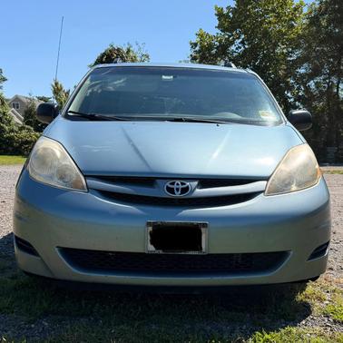 Blue 2007 Toyota Sienna LE