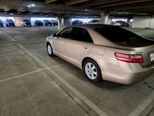 Beige 2007 Toyota Camry LE