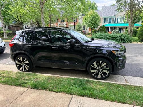 Black 2021 Volvo XC40 Recharge Pure Electric P8 R-Design
