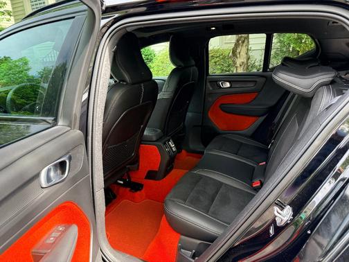 Black 2021 Volvo XC40 Recharge Pure Electric P8 R-Design