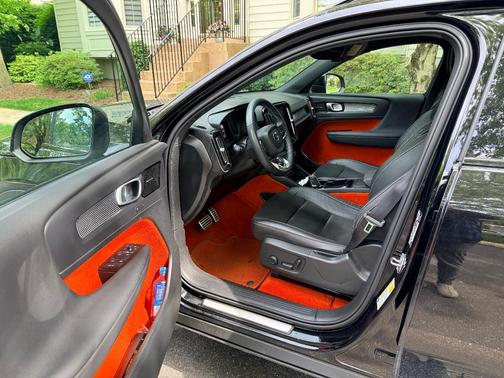 Black 2021 Volvo XC40 Recharge Pure Electric P8 R-Design