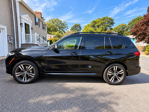 Black 2022 BMW X7 xDrive40i