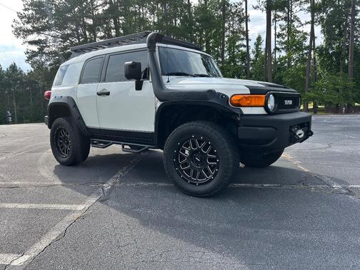 White 2014 Toyota FJ Cruiser Base