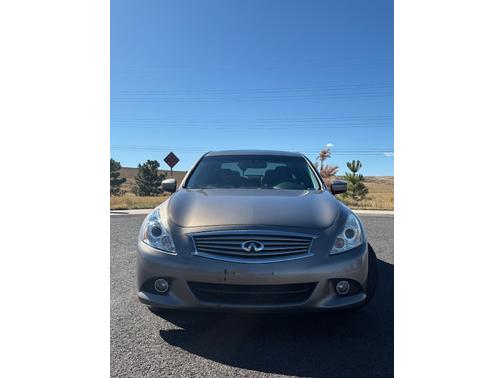 2010 INFINITI G37 x