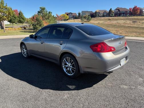 2010 INFINITI G37 x