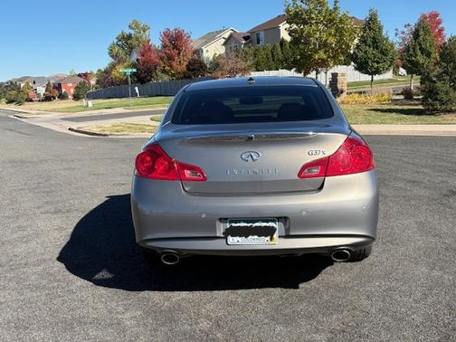 2010 INFINITI G37 x