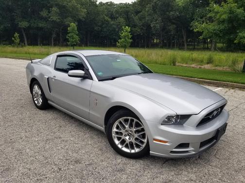Silver 2013 Ford Mustang V6 Premium