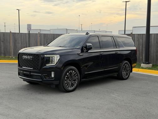 Blue 2024 GMC Yukon XL SLT