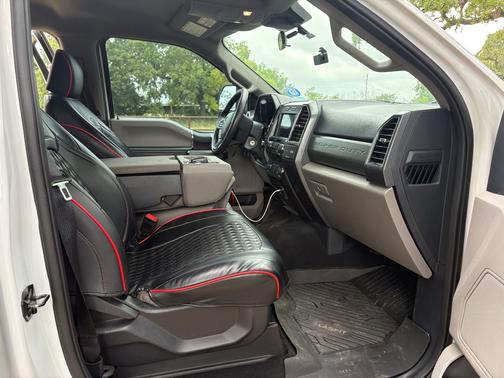 White 2022 Ford F-250 XLT