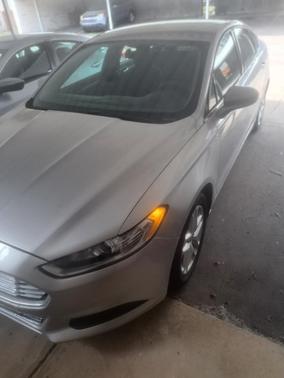 Silver 2014 Ford Fusion SE