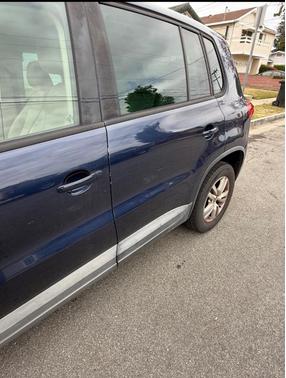 Blue 2012 Volkswagen Tiguan SE