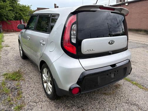 Gray 2016 Kia Soul +