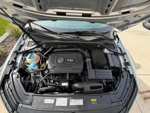 Silver 2017 Volkswagen Passat 1.8T SE w/Technology