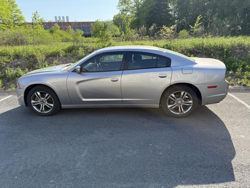 Silver 2014 Dodge Charger SE