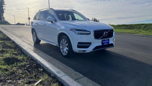 2016 Volvo XC90 T6 Momentum