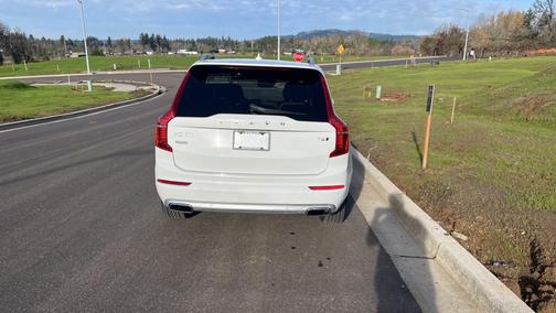 2016 Volvo XC90 T6 Momentum