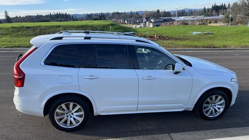 2016 Volvo XC90 T6 Momentum