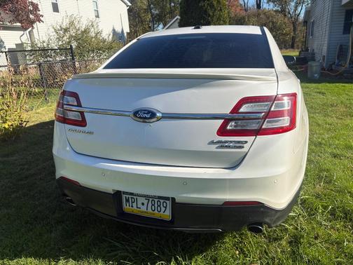 White 2013 Ford Taurus Limited