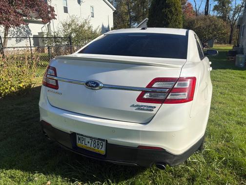 White 2013 Ford Taurus Limited