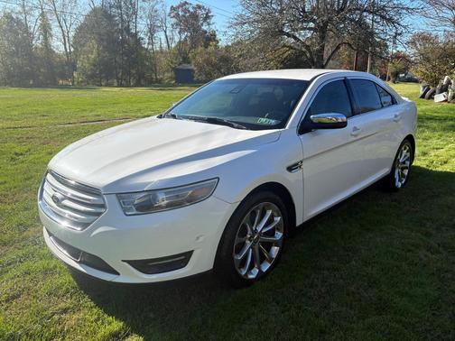 White 2013 Ford Taurus Limited