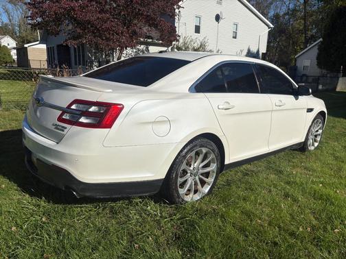 White 2013 Ford Taurus Limited