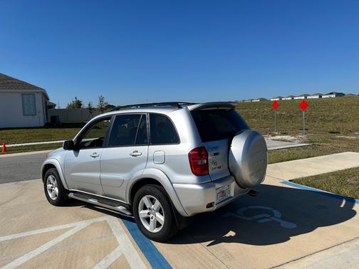 2005 Toyota RAV4 Base