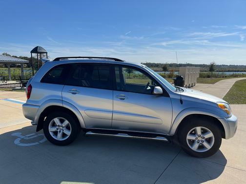 2005 Toyota RAV4 Base