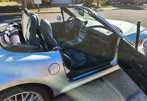 Silver 2002 BMW Z3 3.0i Roadster
