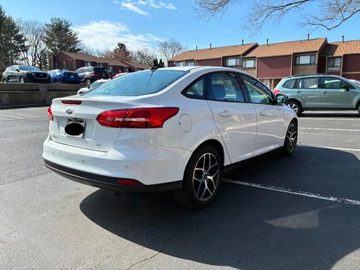 White 2018 Ford Focus SEL