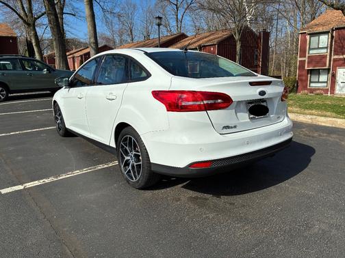 White 2018 Ford Focus SEL