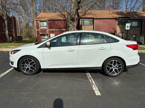 White 2018 Ford Focus SEL