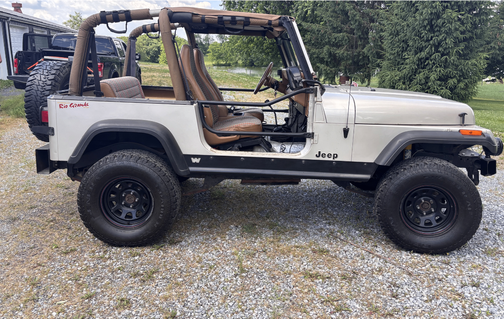 Beige 1995 Jeep Wrangler S