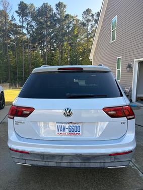 White 2018 Volkswagen Tiguan 2.0T SEL