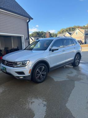 White 2018 Volkswagen Tiguan 2.0T SEL