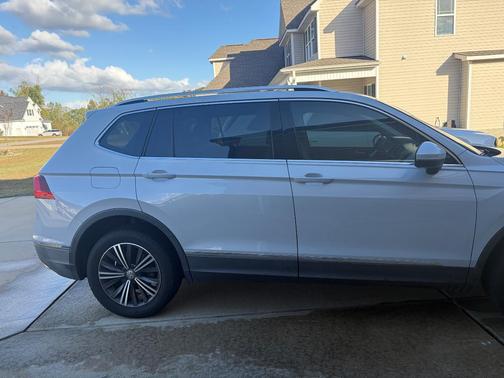 White 2018 Volkswagen Tiguan 2.0T SEL