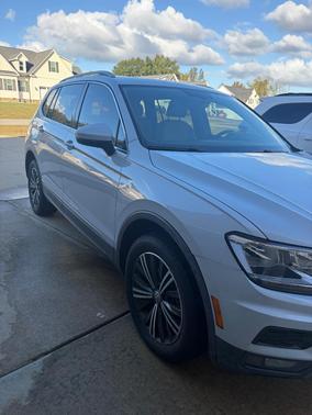 White 2018 Volkswagen Tiguan 2.0T SEL