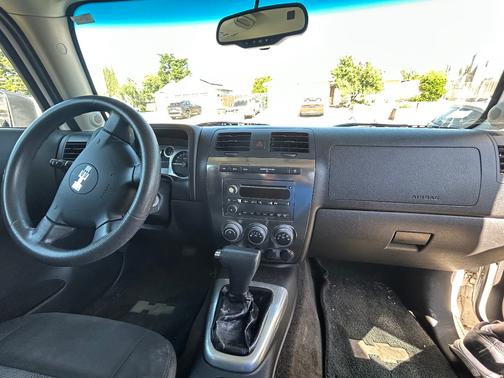 White 2006 Hummer H3 Base