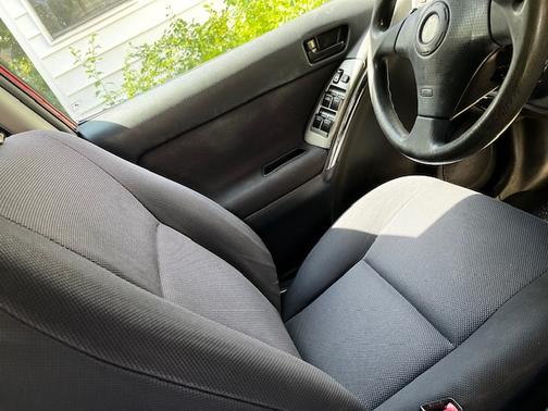 2003 Pontiac Vibe Base