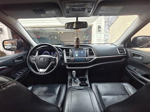 Red 2014 Toyota Highlander Limited
