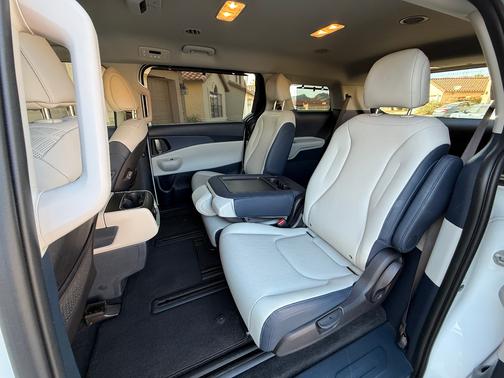 2026 Kia Carnival Hybrid EX