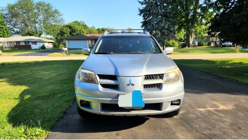 Photo 1 of 5 of 2006 Mitsubishi Outlander SE