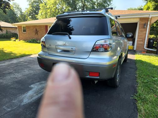 Photo 3 of 5 of 2006 Mitsubishi Outlander SE