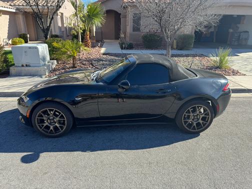 2017 Mazda MX-5 Miata Sport