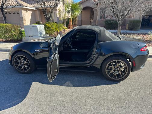 2017 Mazda MX-5 Miata Sport