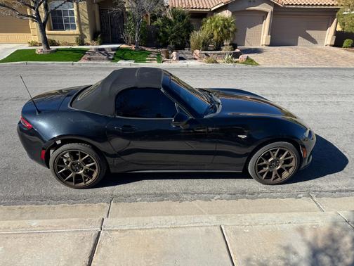 2017 Mazda MX-5 Miata Sport